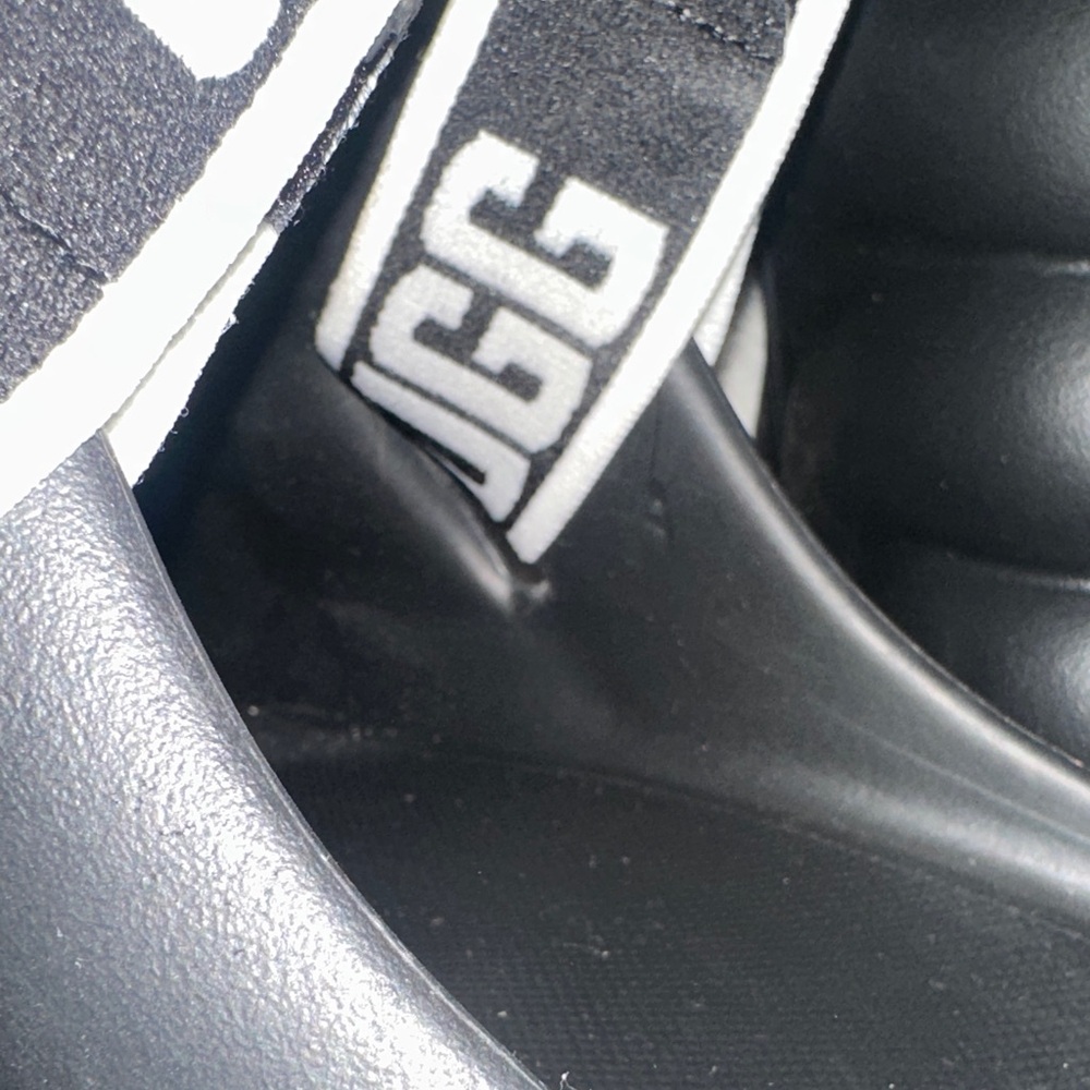 Like New! Ugg Sport Yeah Slide size 9 - Picture 2 of 5